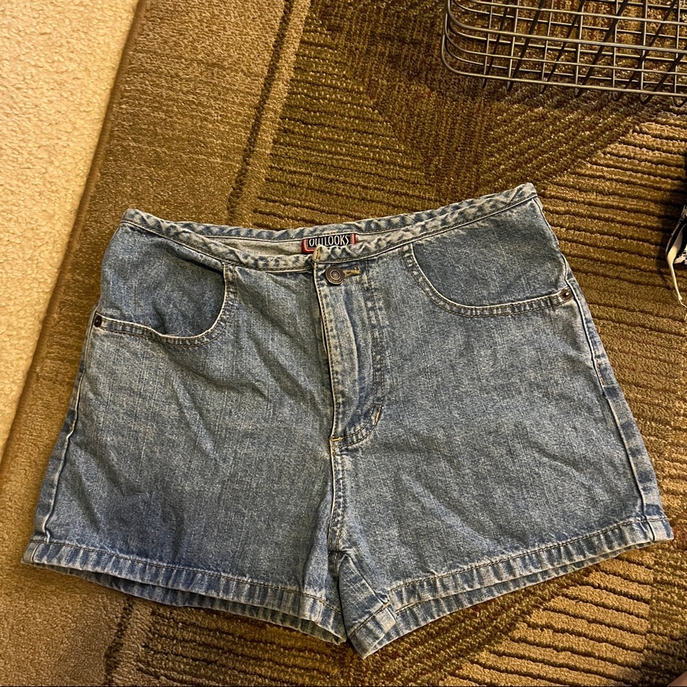 90s vintage denim shorts 🤍